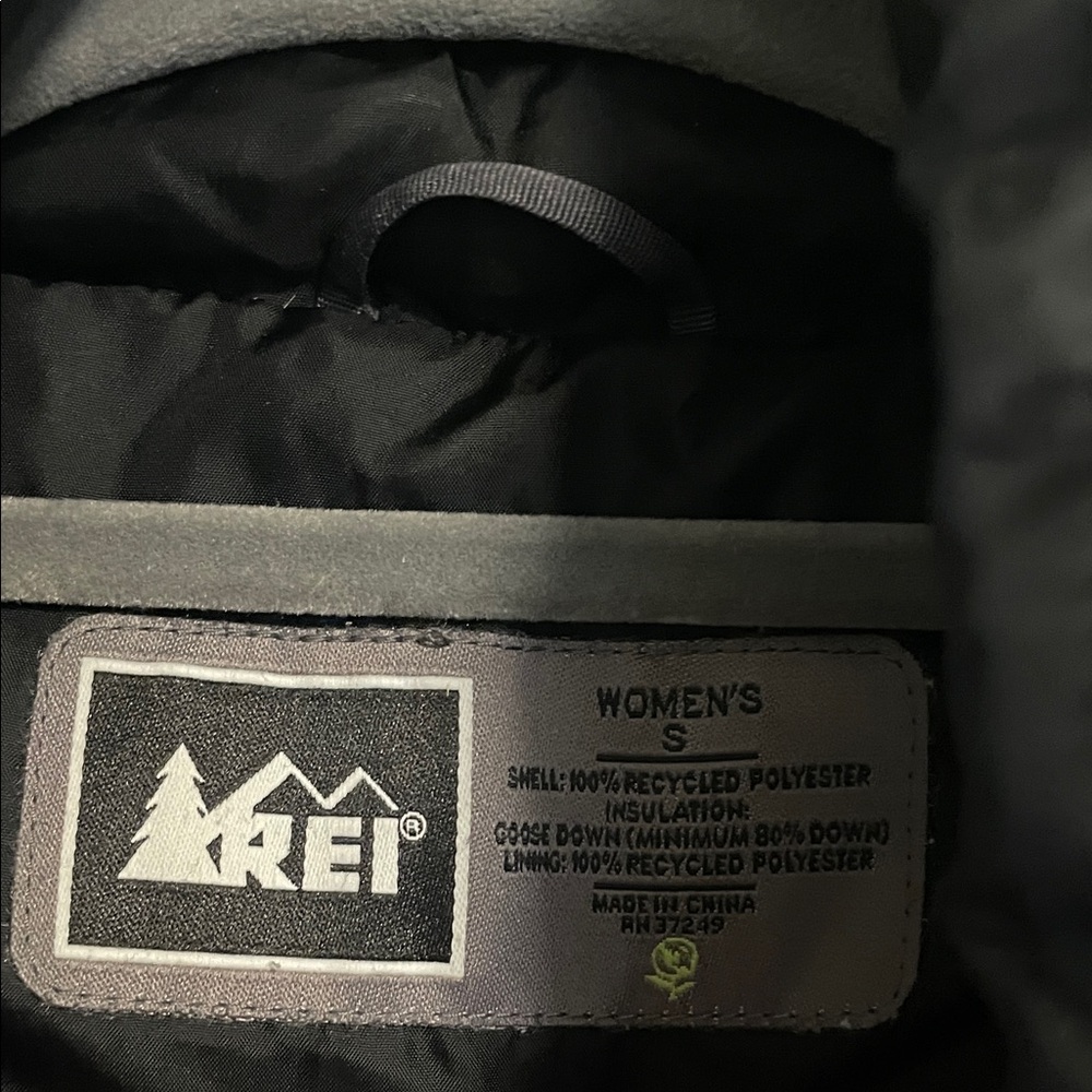 REI Black Women's Quilted Insulated Vest - Picture 4 of 10